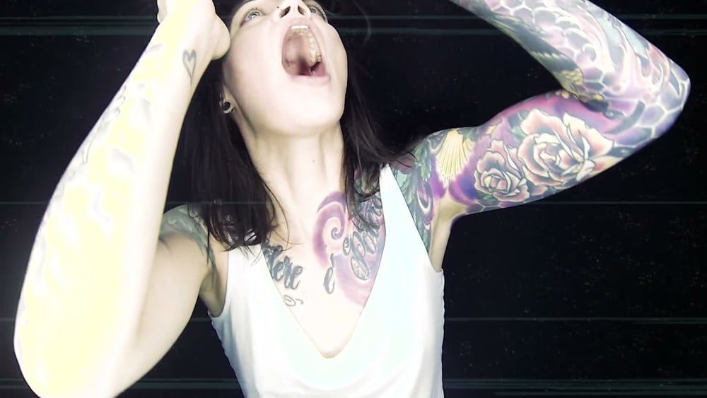 Cantante rock Renee Phoenix con la sua grande bocca sexy aperta
 #95007103