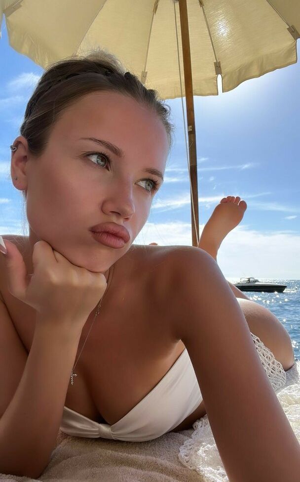 Polina Malinovskaya desnuda #107944112