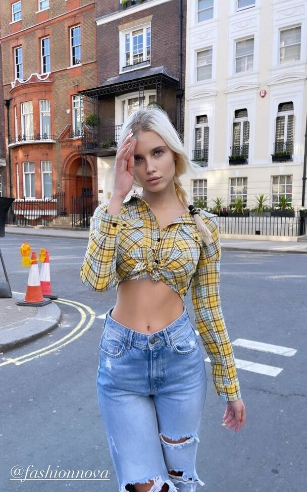 Polina Malinovskaya desnuda #107944162