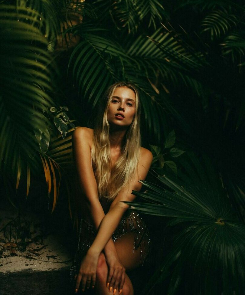 Polina Malinovskaya desnuda #107944304