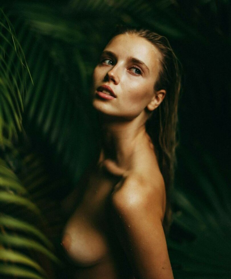 Polina Malinovskaya desnuda #107944311