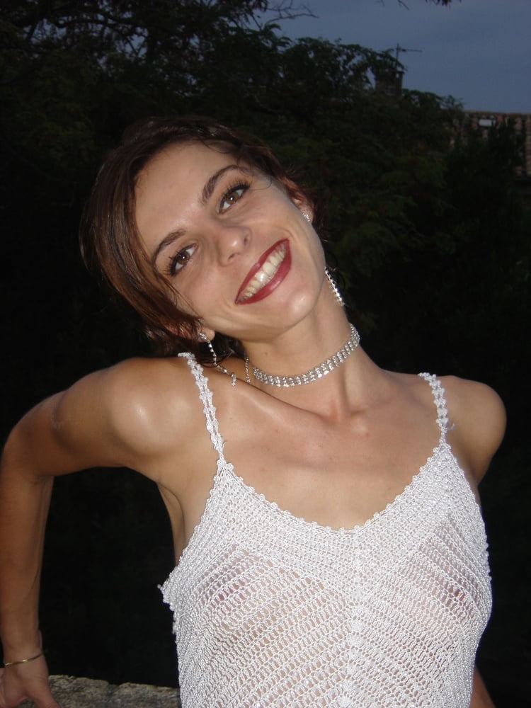Swinging Brünette Frau, die wie Damen
 #105021575