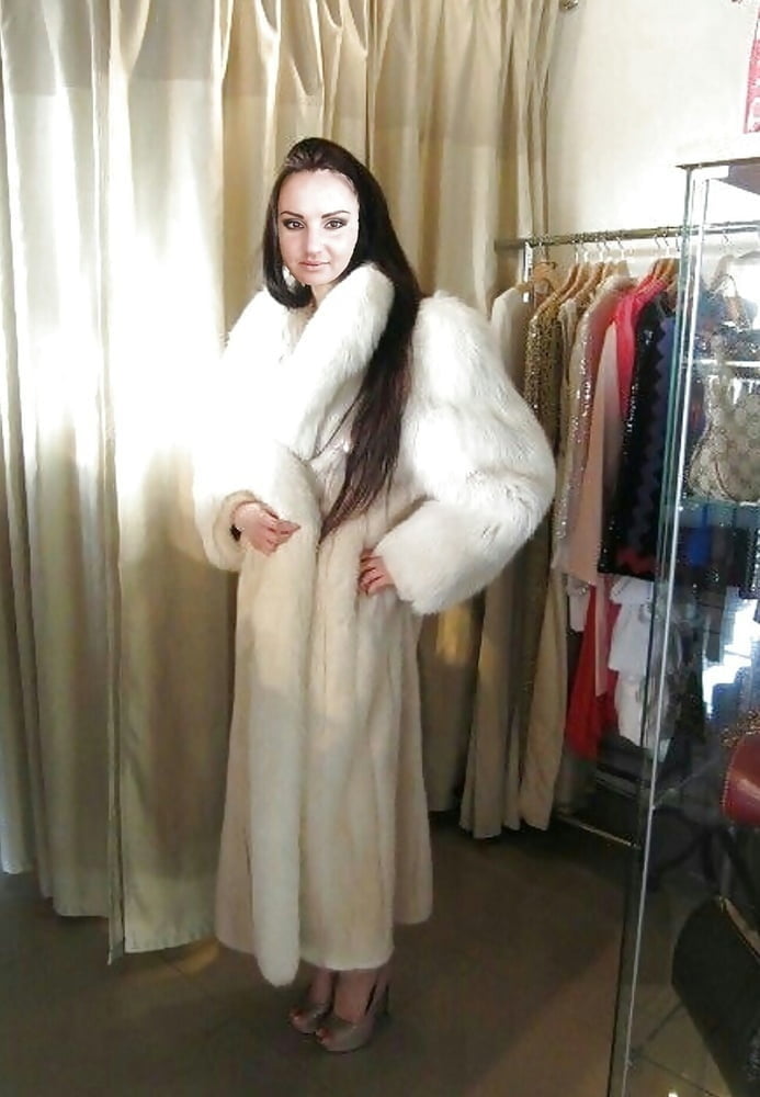 Paulina and her fur coats
 #94765429