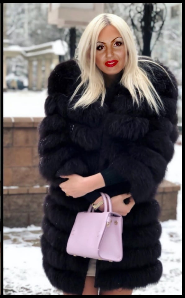 Paulina and her fur coats
 #94765439