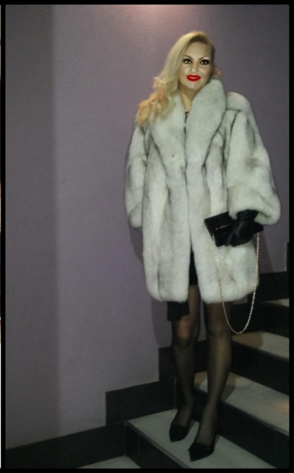 Paulina and her fur coats
 #94765446