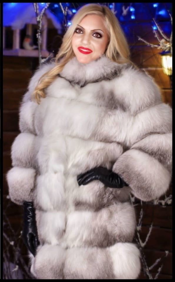 Paulina and her fur coats
 #94765468