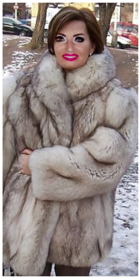 Paulina and her fur coats
 #94765470