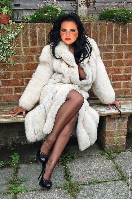 Paulina and her fur coats
 #94765484