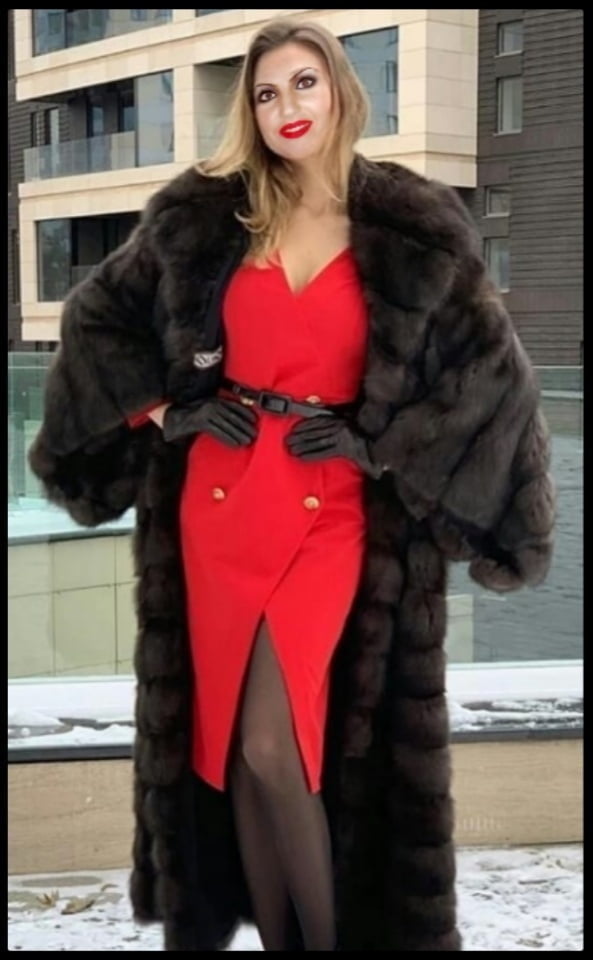 Paulina and her fur coats
 #94765498