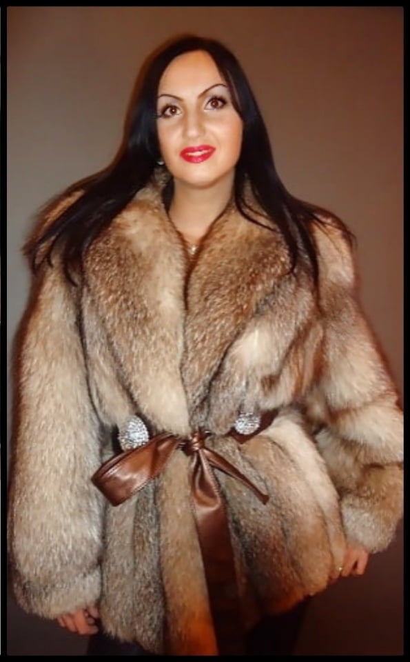 Paulina and her fur coats
 #94765500