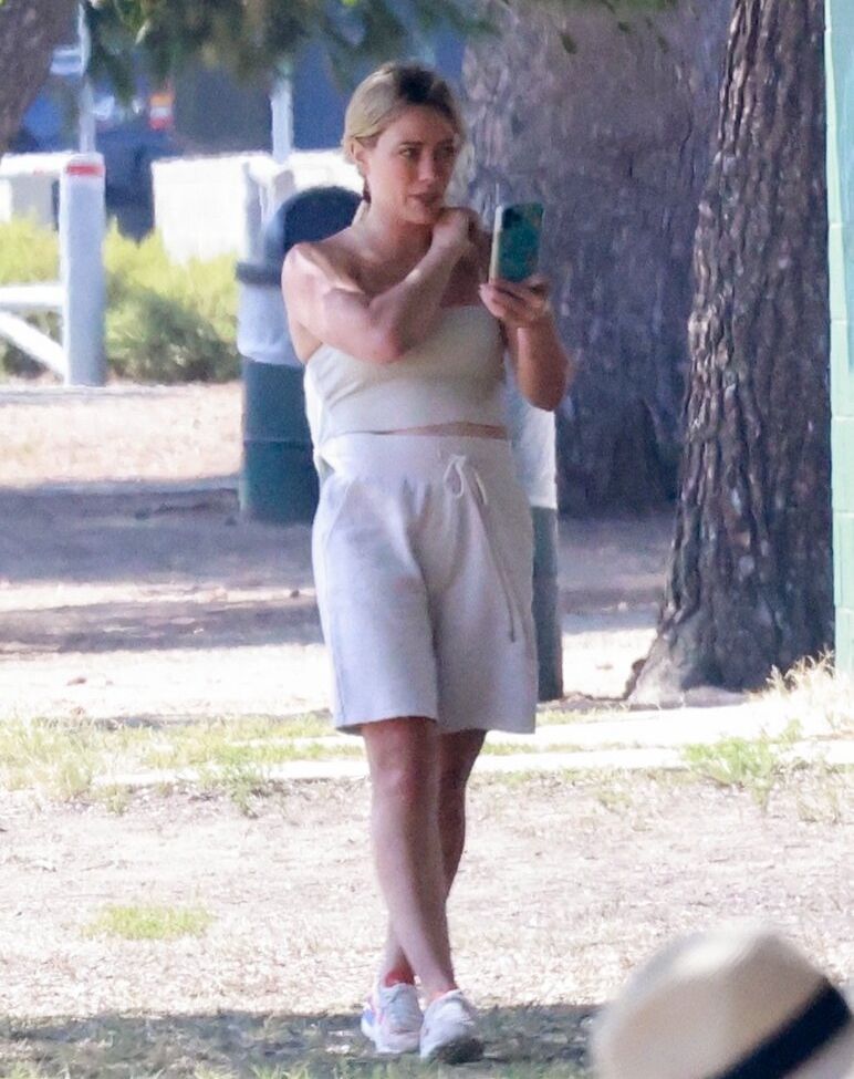 Hilary Duff desnuda #108709641