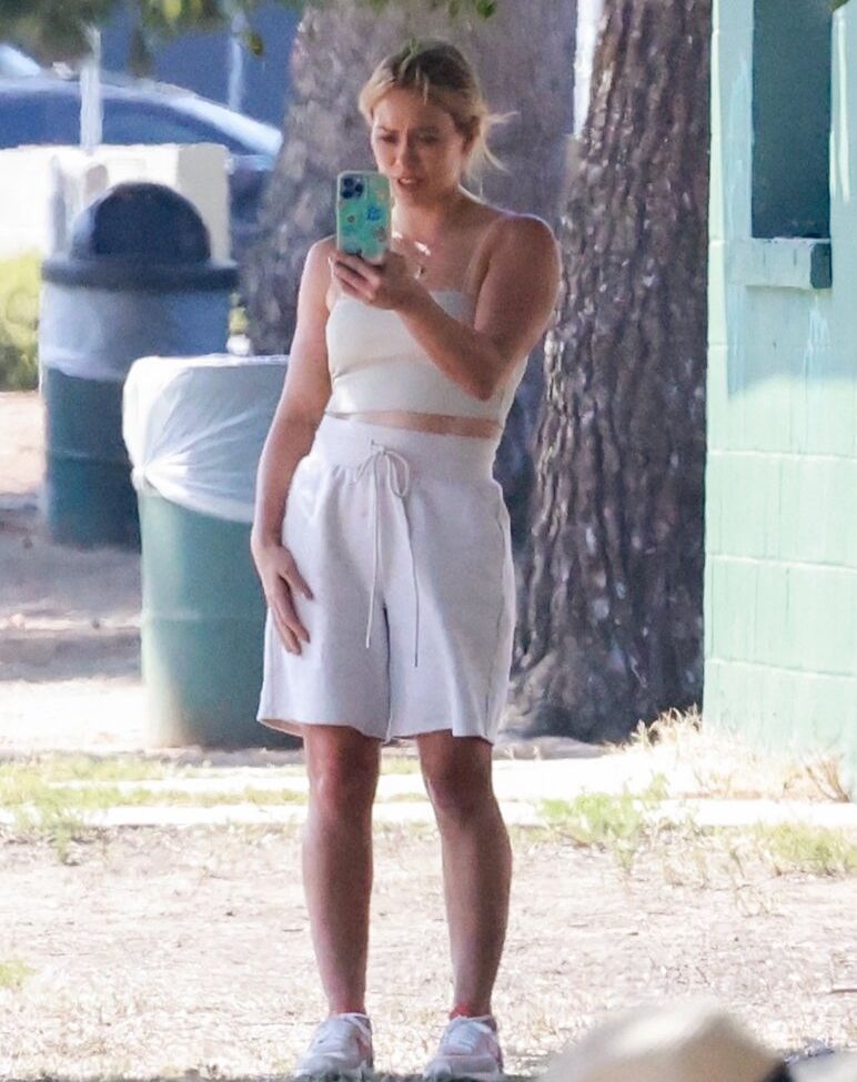 Hilary Duff desnuda #108709651