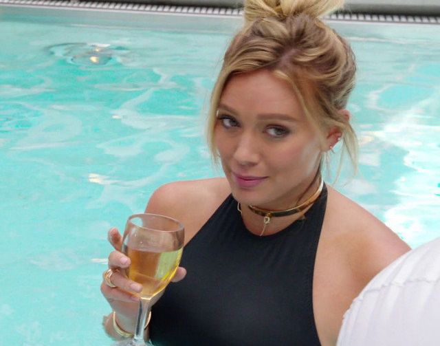 Hilary Duff desnuda #108710058