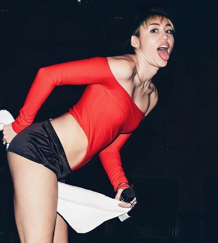 Miley Cyrus desnuda #107586408