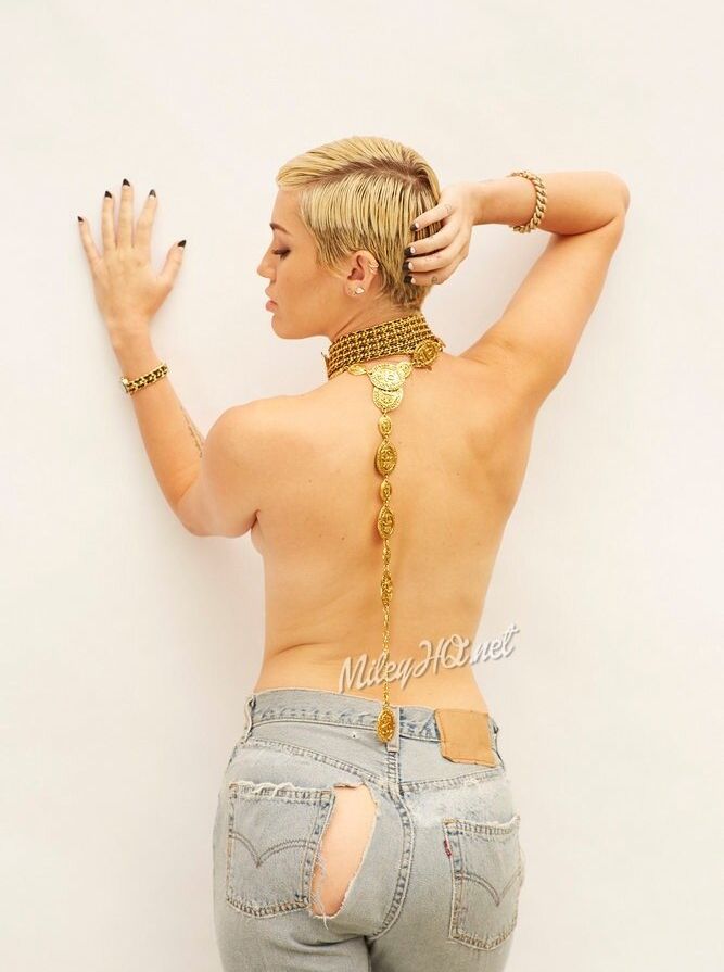 Miley Cyrus nude #107586788