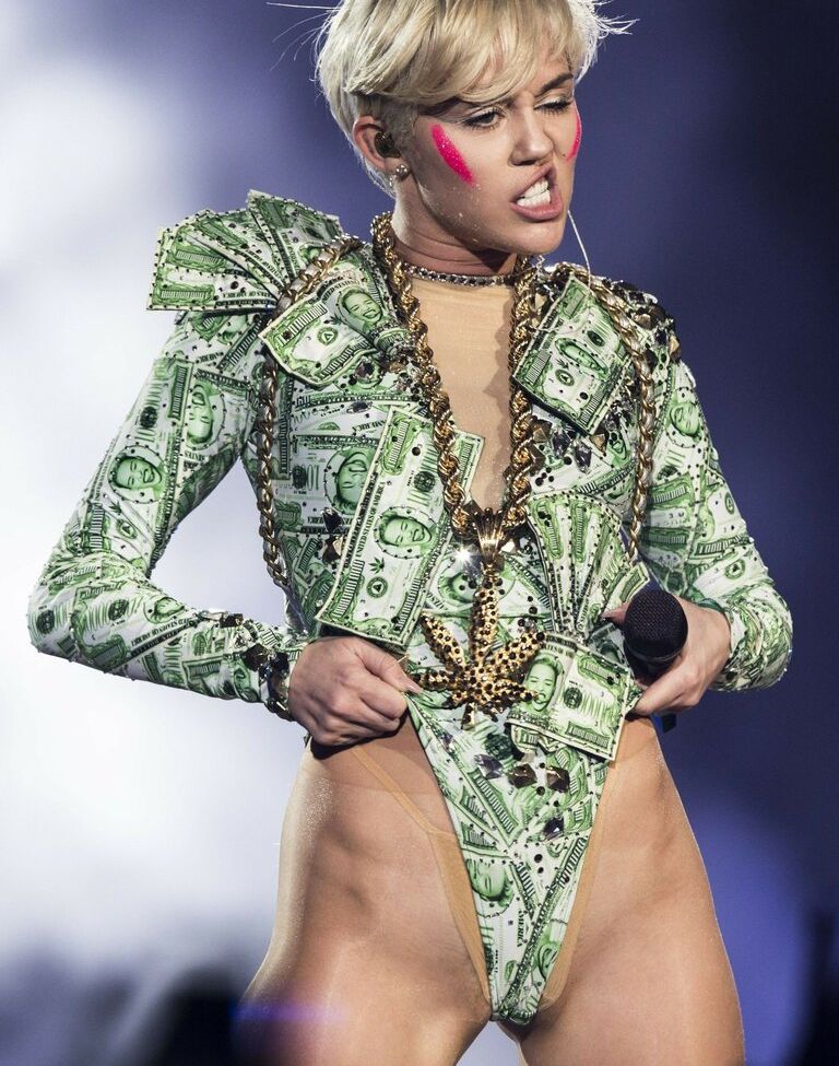 Miley Cyrus nude #107587206