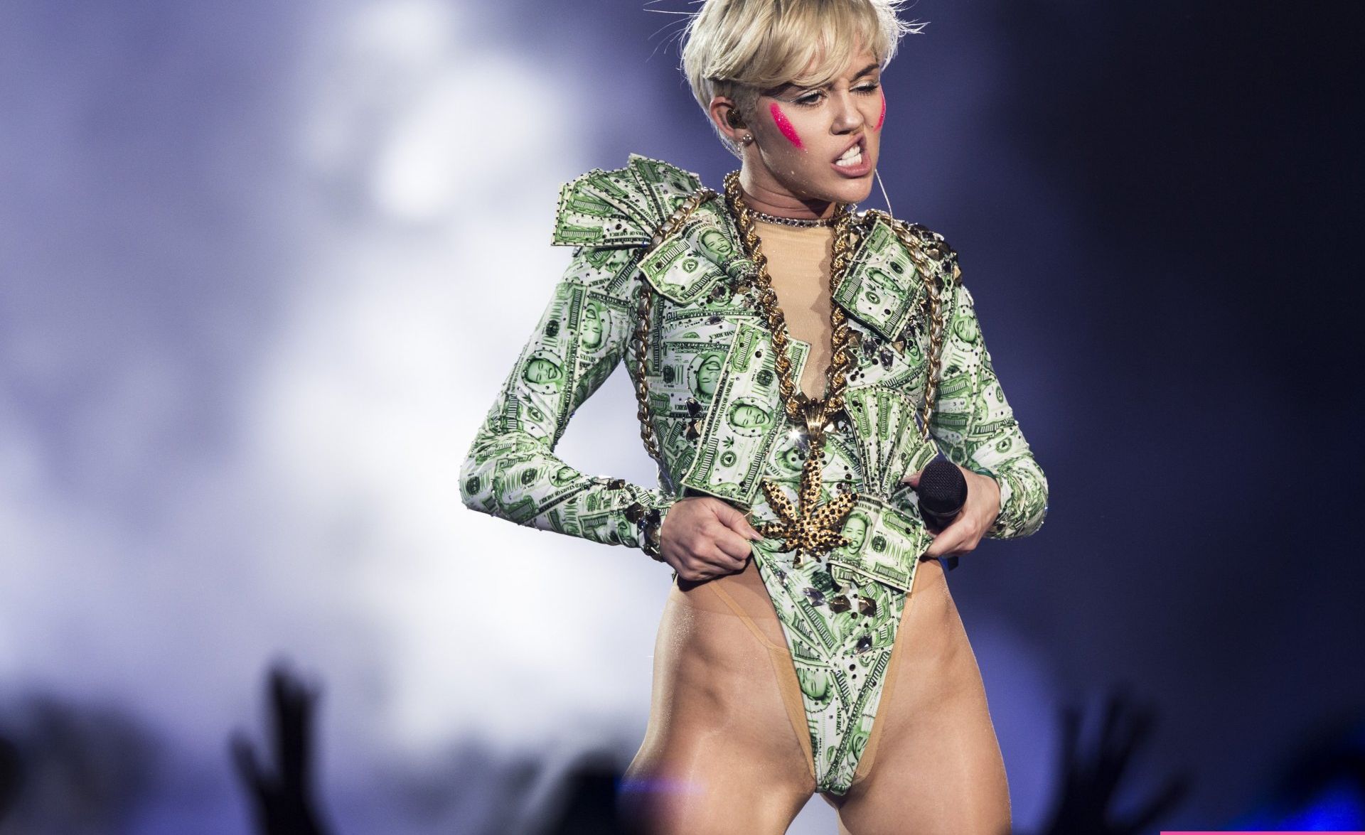 Miley Cyrus nude #107588140