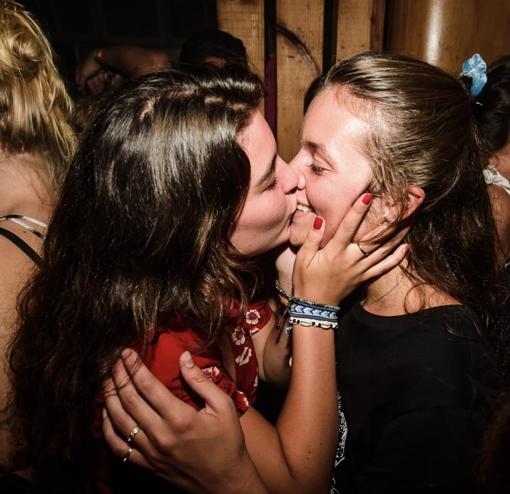 Heiße Mädchen Party und küssen
 #104363011
