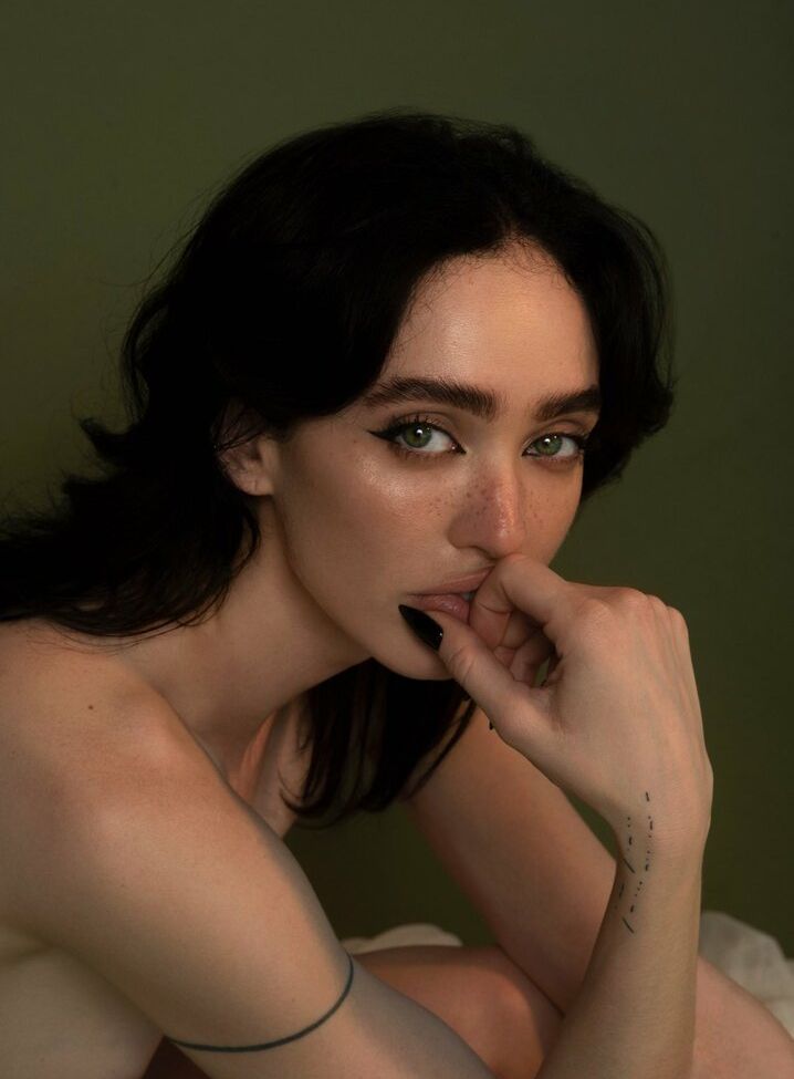 Taylor Zahn desnuda #108130926