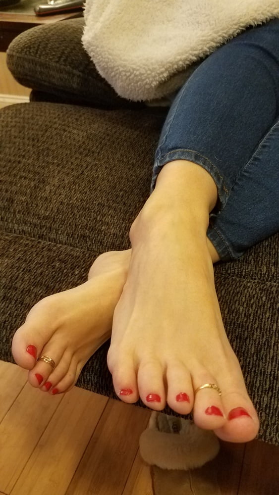 Friend's wife's pretty feet
 #97895950