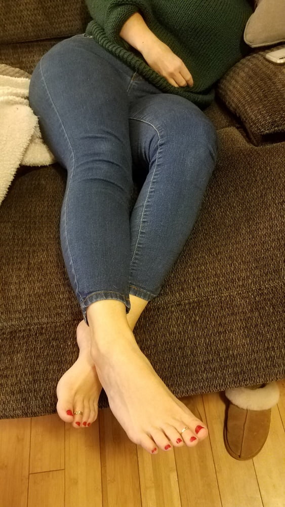 友達の奥さんのきれいな足
 #97895952