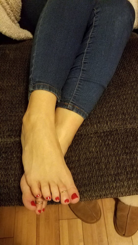 Friend's wife's pretty feet
 #97895954