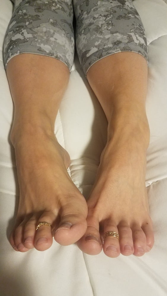 友達の奥さんのきれいな足
 #97895960
