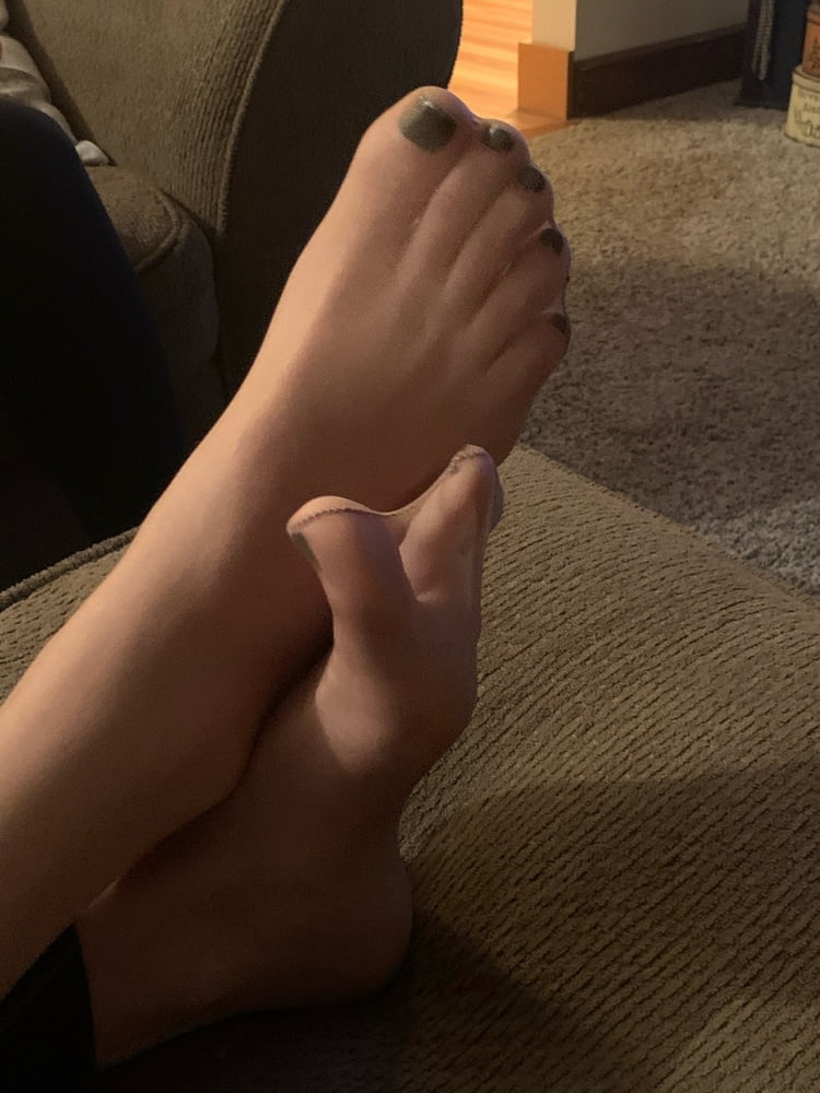 Friend's wife's pretty feet
 #97895990