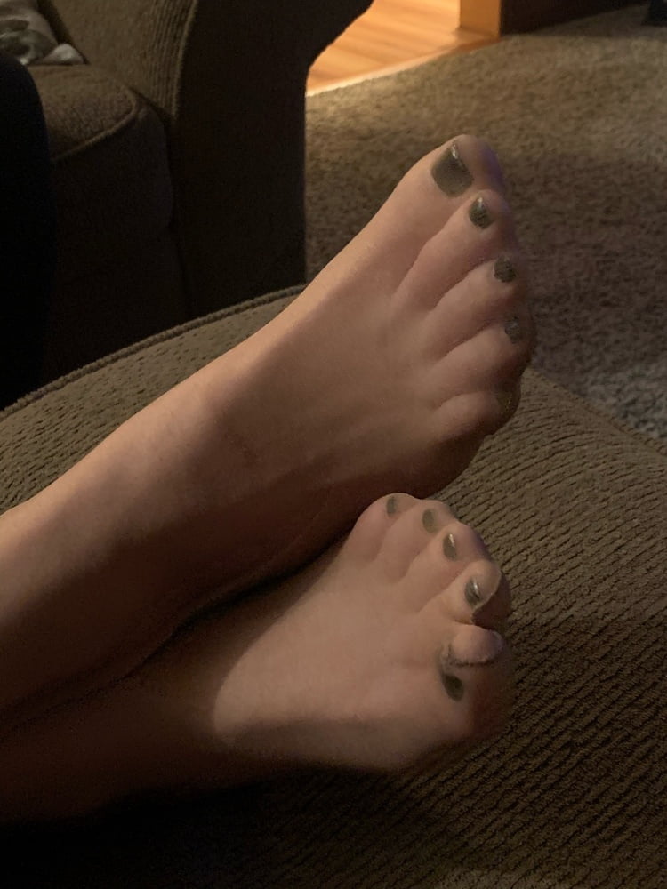 Friend's wife's pretty feet
 #97896002