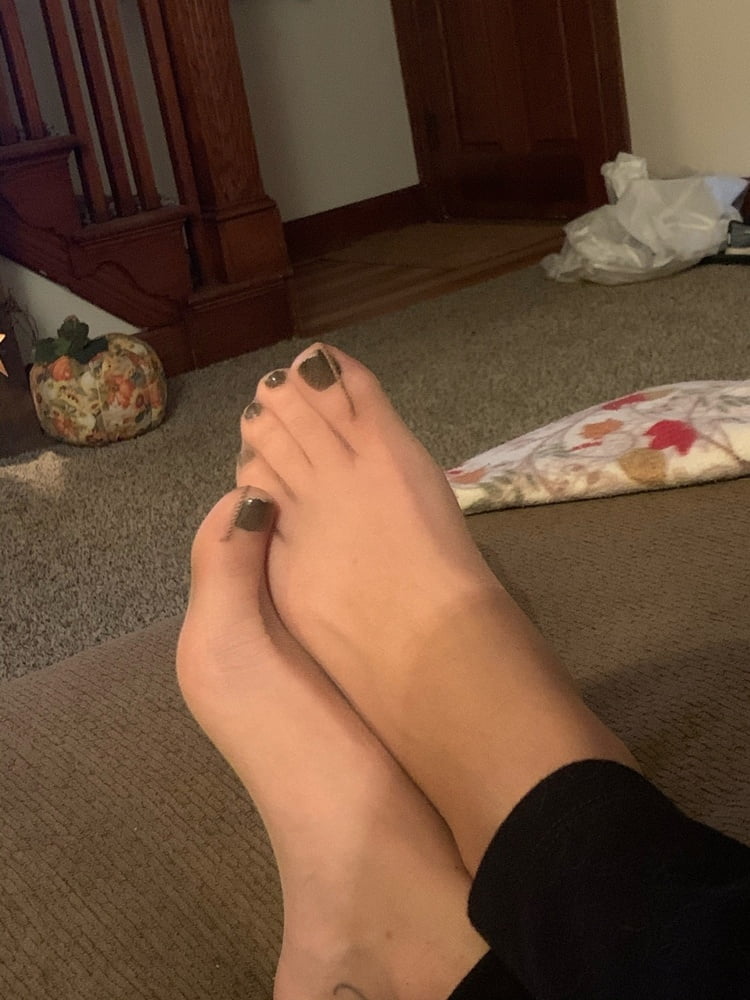 Friend's wife's pretty feet
 #97896008