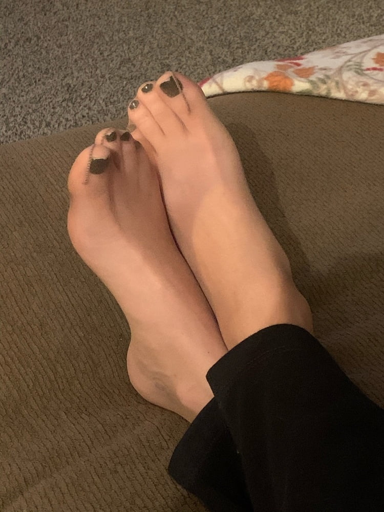 Friend's wife's pretty feet
 #97896011