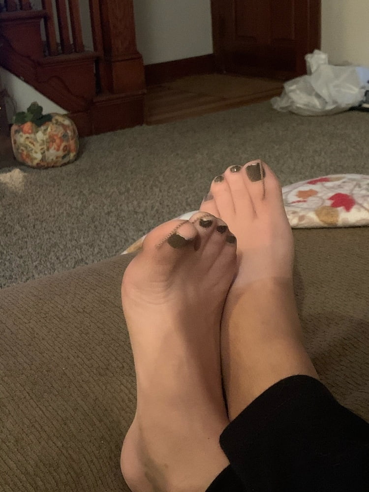 Friend's wife's pretty feet
 #97896014