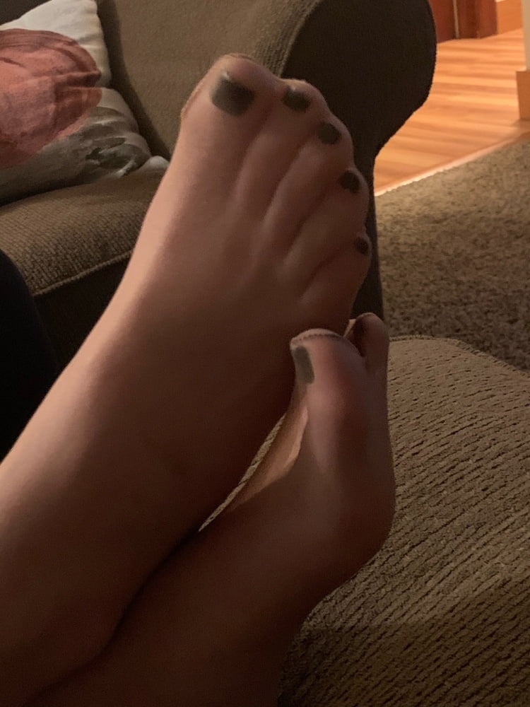 Friend's wife's pretty feet
 #97896029