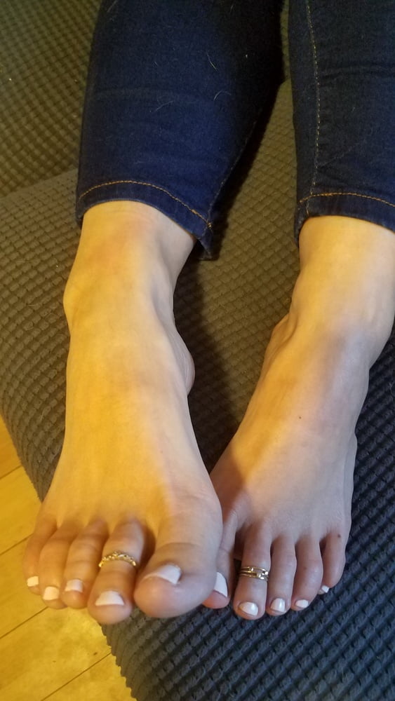 Friend's wife's pretty feet
 #97896043