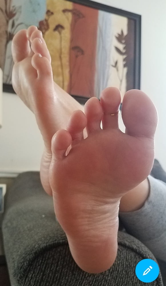 Friend's wife's pretty feet
 #97896079