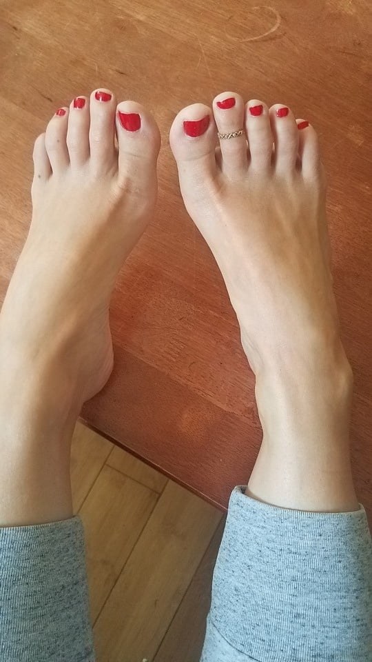 Friend's wife's pretty feet
 #97896085
