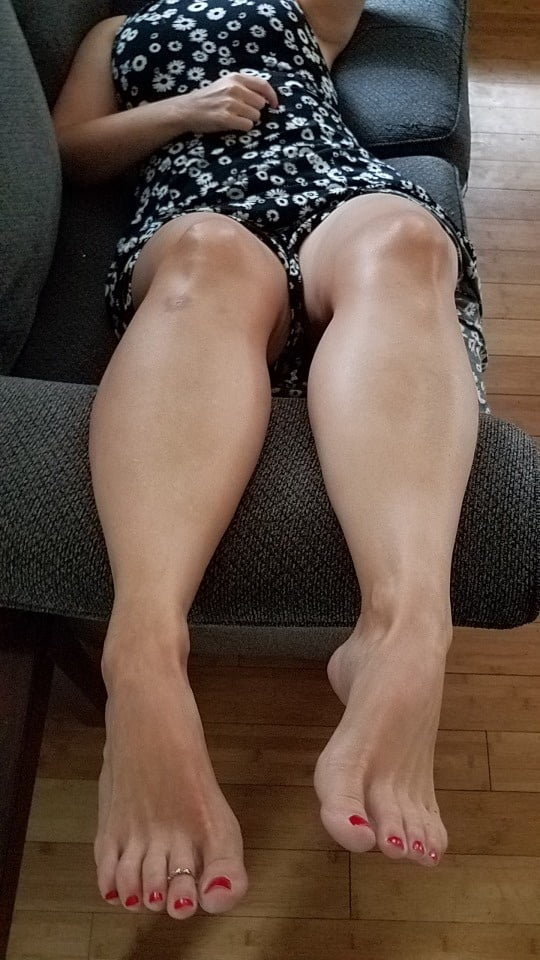 Friend's wife's pretty feet
 #97896091
