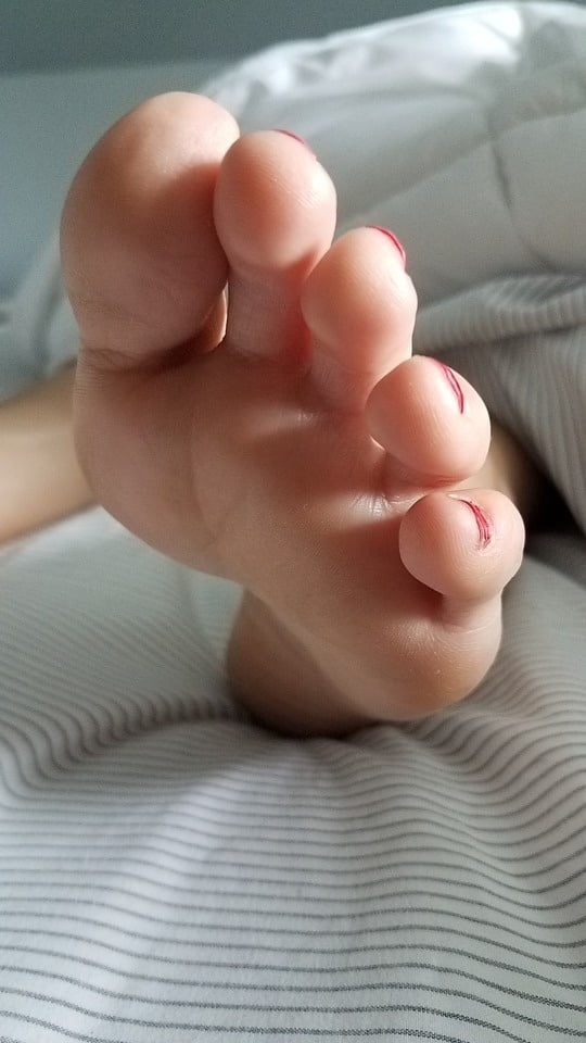 Friend's wife's pretty feet
 #97896106
