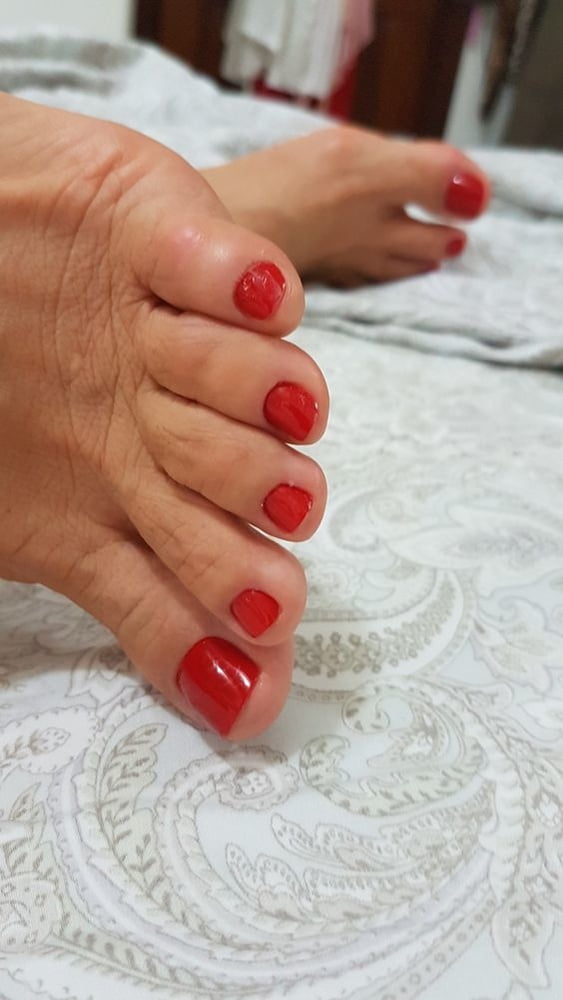 Friend's wife's pretty feet
 #97896112