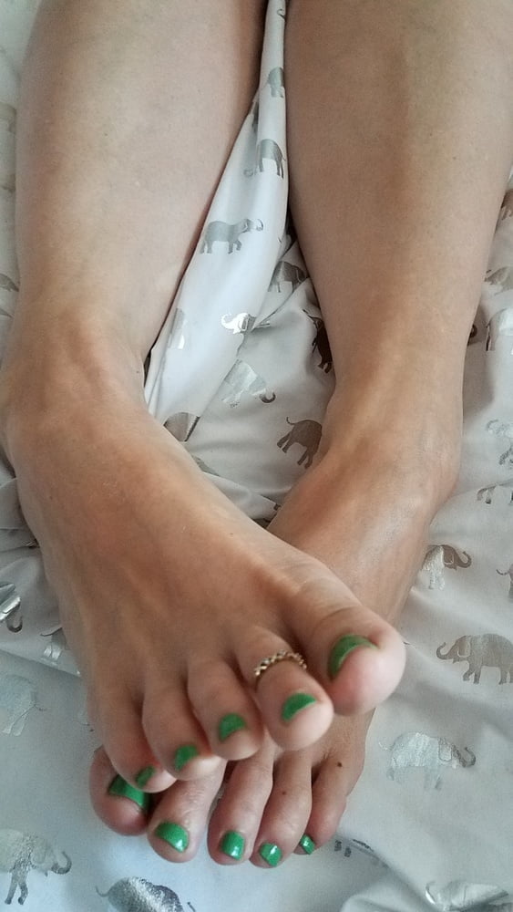 Friend's wife's pretty feet
 #97896123