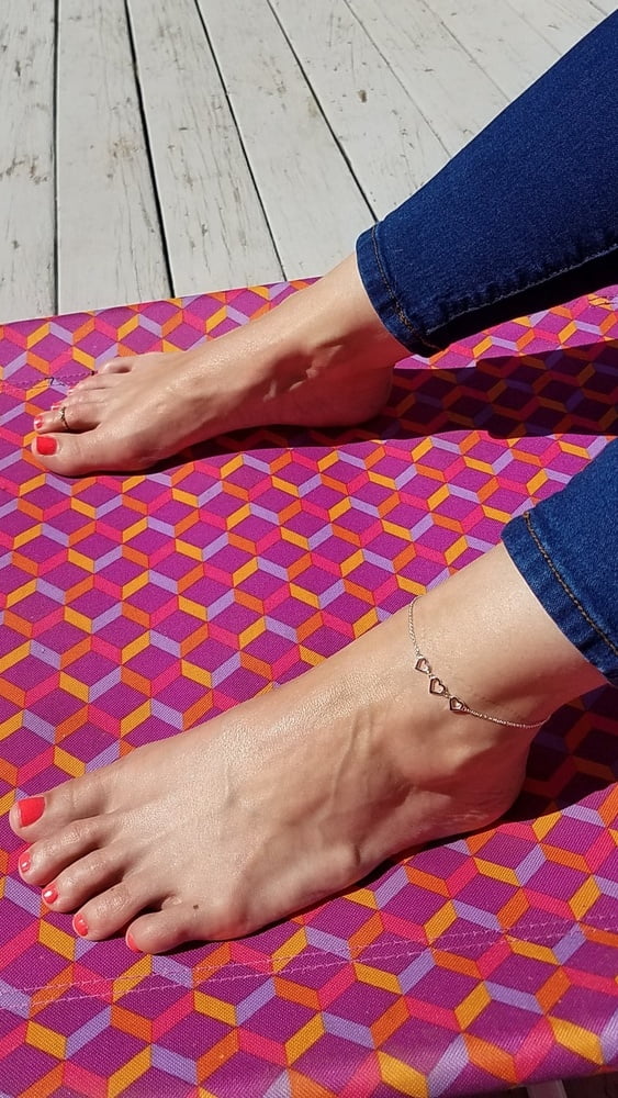 Friend's wife's pretty feet
 #97896134