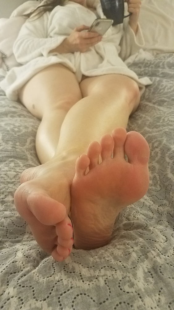 Friend's wife's pretty feet
 #97896163