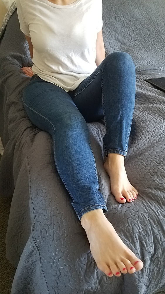 Friend's wife's pretty feet
 #97896171