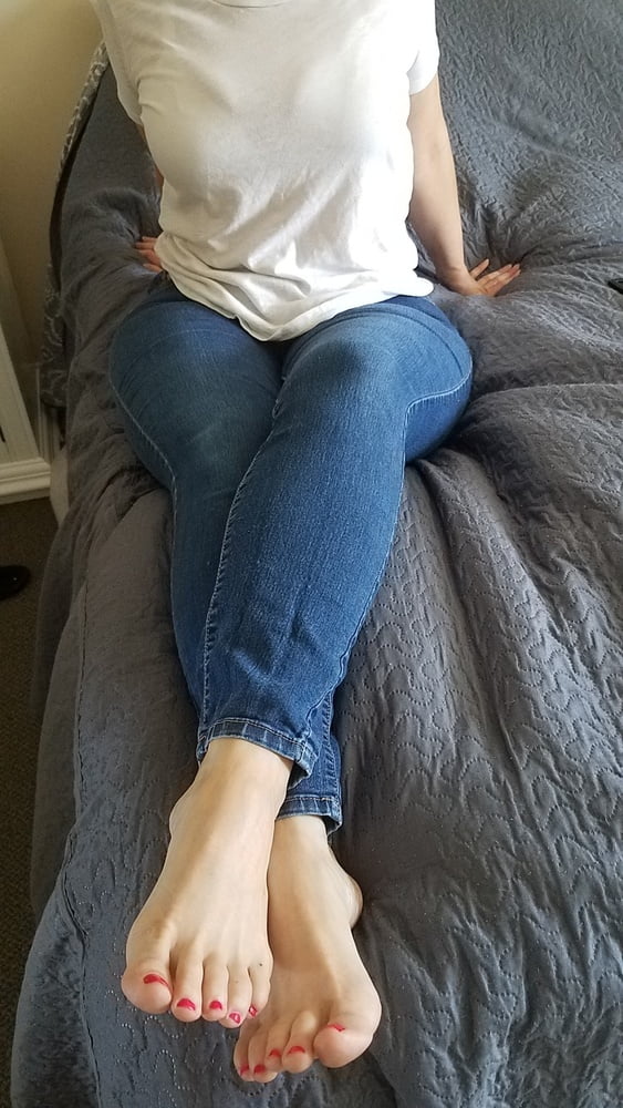 Friend's wife's pretty feet
 #97896172