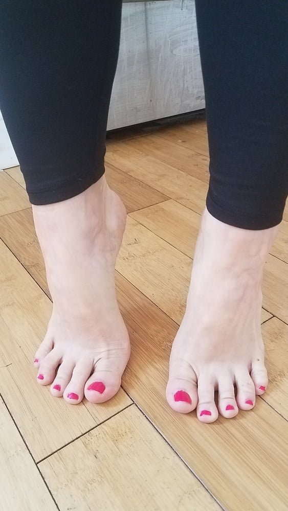 Friend's wife's pretty feet
 #97896185