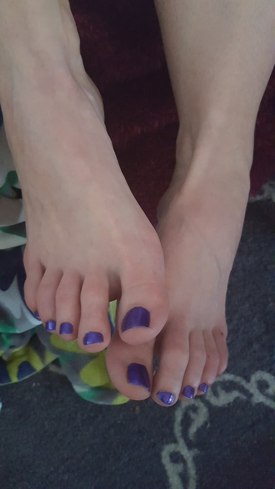 Los bonitos pies de la mujer de un amigo
 #97896230