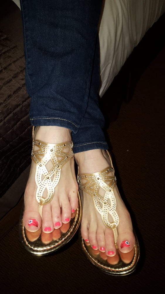 Los bonitos pies de la mujer de un amigo
 #97896232