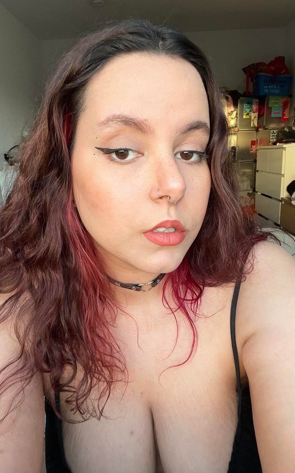 Peachyara desnuda #108306213