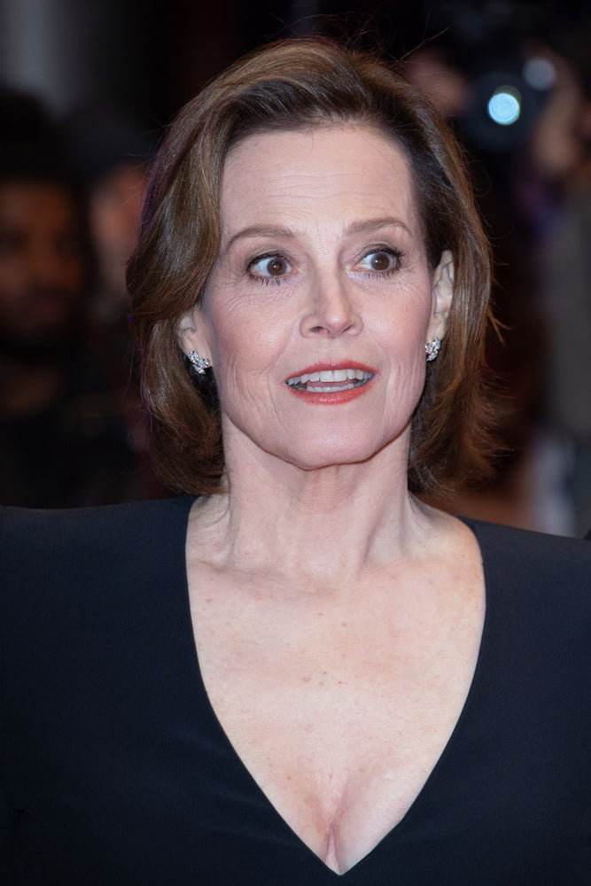 Sigourney weaver - feb 20 '20
 #105454071