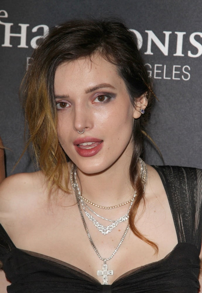 Masturbarsi per bella thorne
 #80607598